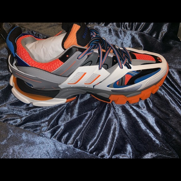 Sneakers - Picture 1 of 4